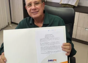 Sávio Torres assina convênio com a AMUPE para instalar a sala do empreendedor em Tuparetama