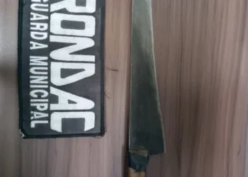 Faca apreendida com adolescente que causava baderna na feira do curral do gado de Tabira