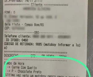 Cliente envia recado com teor racista para lanchonete: ‘veio um motoboy negro, não gosto de pessoas assim’