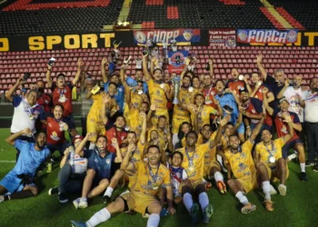 Afogados ergue a taça após golear o 1º de Maio