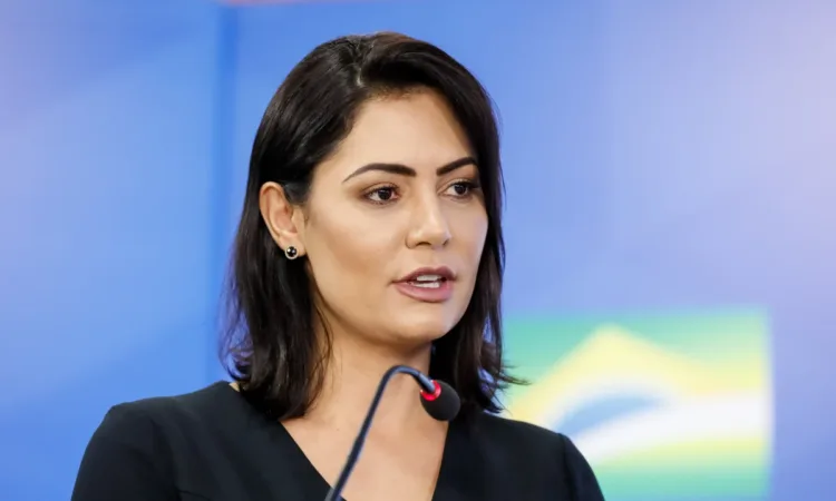 Michelle Bolsonaro dispara contra ministro de Lula: “só tem trabalho pros amigues e os bandides”