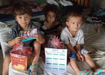 Prefeitura de Carnaíba distribuiu panetones para cerca de 200 famílias