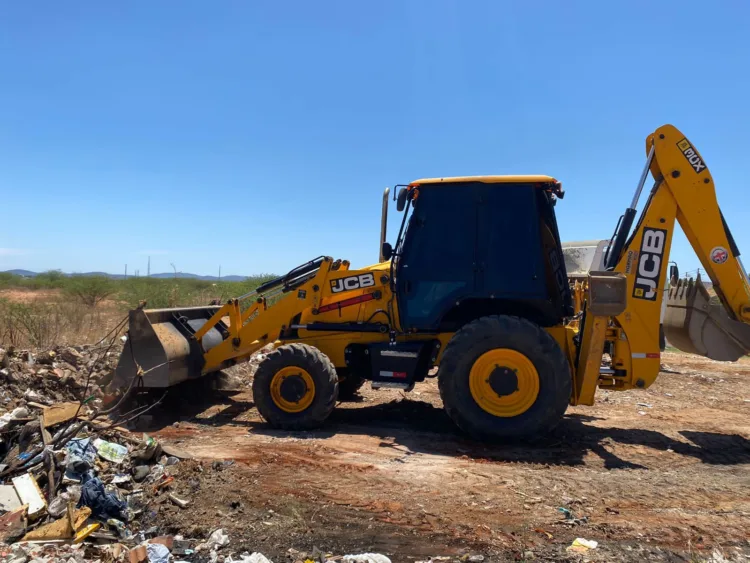 Prefeitura de Afogados iniciou mutirão de recolhimento de entulhos