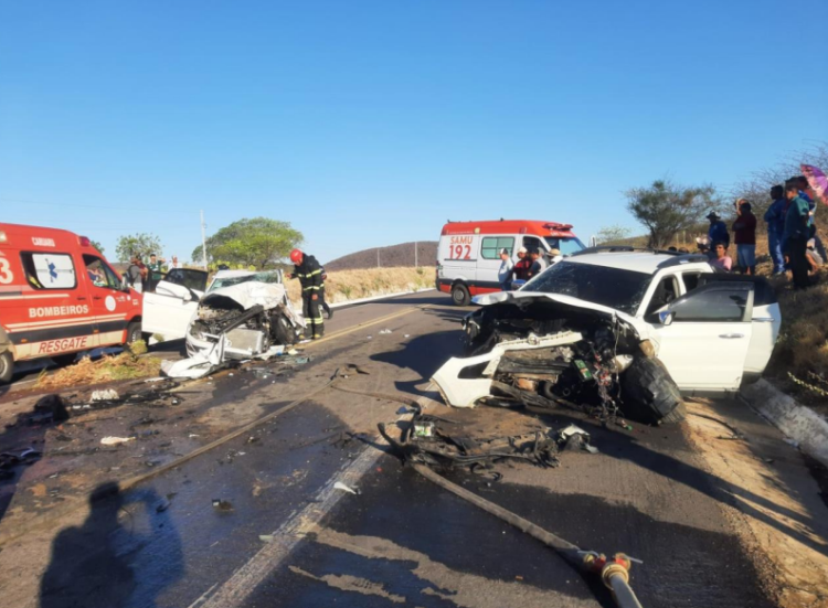 Grave acidente deixa 7 vítimas na BR-232; Samu confirma 2 óbitos