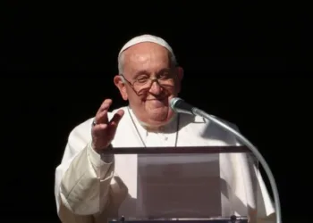 Papa Francisco autoriza bençãos a casais do mesmo sexo