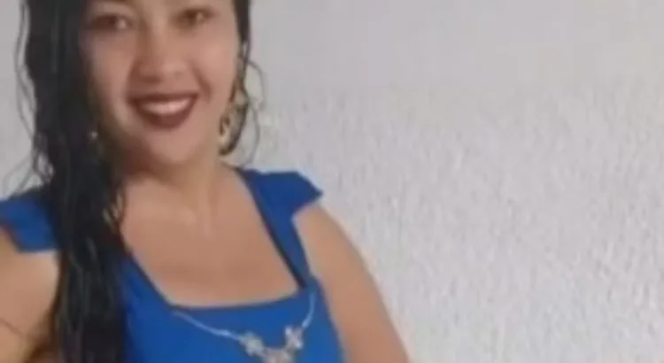 Mulher morre carbonizada após levar choque ao dormir com celular na tomada