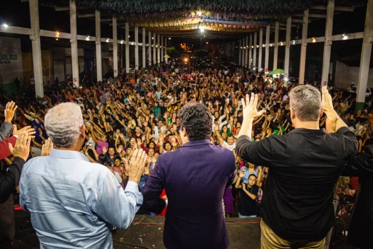 Tuparetama Para Cristo iluminou o Pátio de Eventos com louvor e adoração