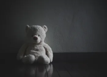 Adolescente de 13 anos estupra primo de 3 anos no interior de Pernambuco