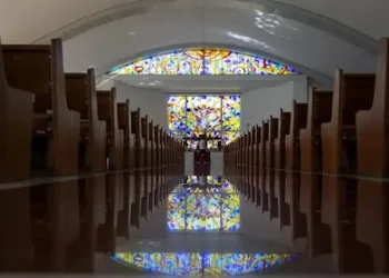 Há mais templos que escolas e hospitais no Brasil, segundo o IBGE