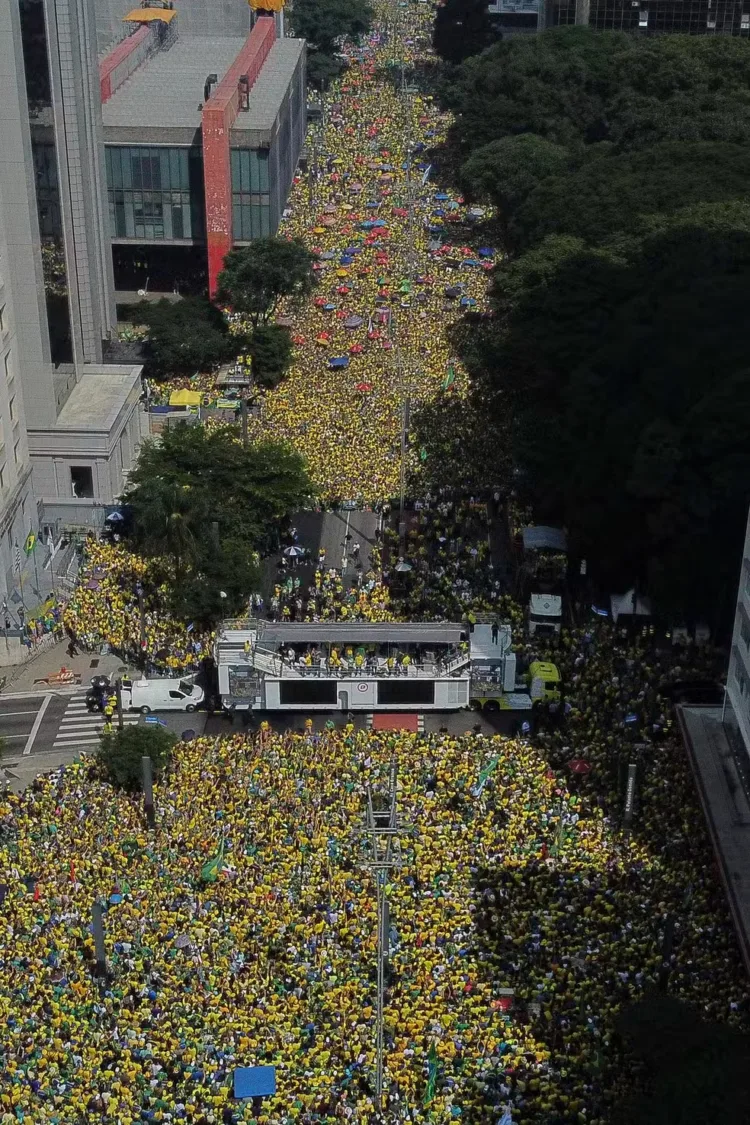Manifestação com apoiadores de Bolsonaro lota avenida Paulista em SP. Ex-presidente diz que busca pacificação e pede anistia aos presos pelos atos do 8/1