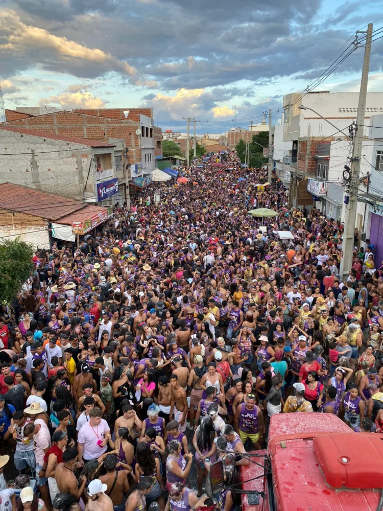 Bloco Mela Mela faz grande segunda de carnaval em Afogados; veja fotos e vídeos