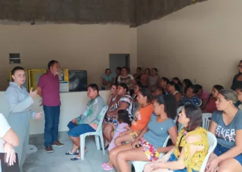 Prefeitura de Carnaíba distribuiu kits de alimentos para cerca de 100 famílias