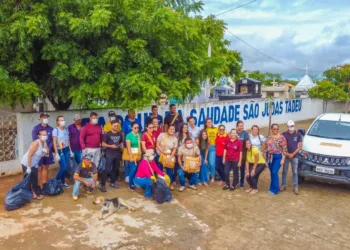 Prefeitura de Carnaíba realizou um mutirão de limpeza e eliminação de possíveis focos do mosquito Aedes Aegypti no cemitério público