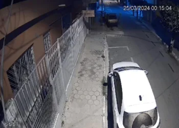 Câmeras flagram tentativa de furto em Tabira; veja vídeo