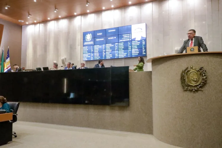 José Patriota elogia resultados da educação em Carnaíba na Alepe