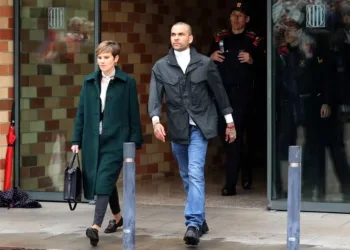 Daniel Alves deixa prisão em Barcelona após 14 meses