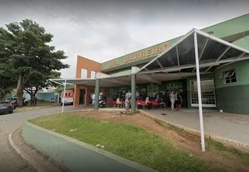 Mãe deixa filhos em casa e bebê morre enforcada com cordão de bico