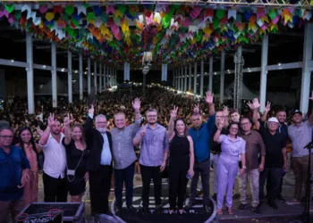 Festa em Tuparetama: Shows de Jonas Esticado e Zezo Potiguar atraem multidão ao Pátio de Eventos