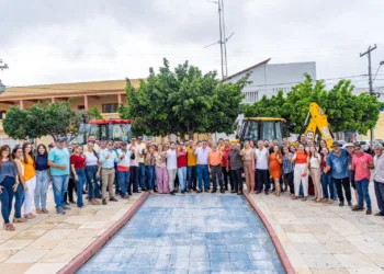 Governo Municipal de Itapetim celebra conquista de retroescavadeira e trator para os agricultores e realiza entrega de tanque de resfriamento e ensiladeira aos produtores de leite