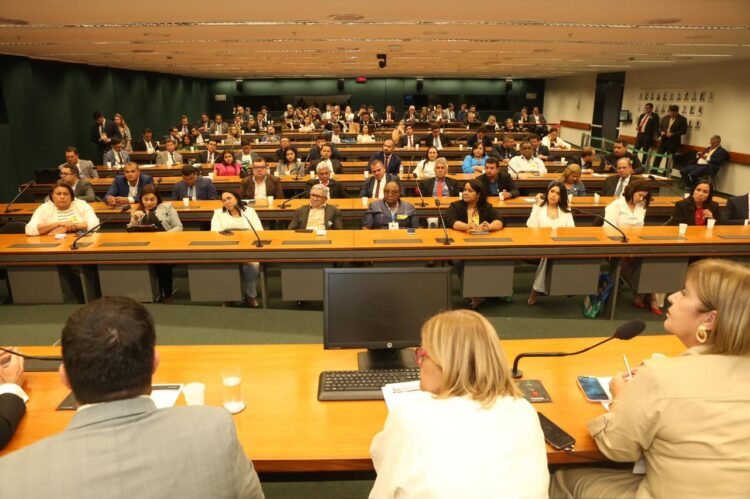 Amupe reúne deputados e prefeitos em Brasília