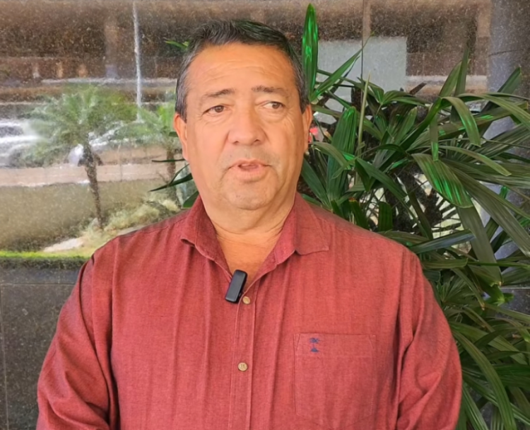 Zeinha passa por check-up em Recife após passar