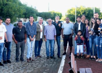 Pré-candidato a Vice-Prefeito de Iguaracy Francisco de Sales, participou nesta manhã de café no distrito de Irajai