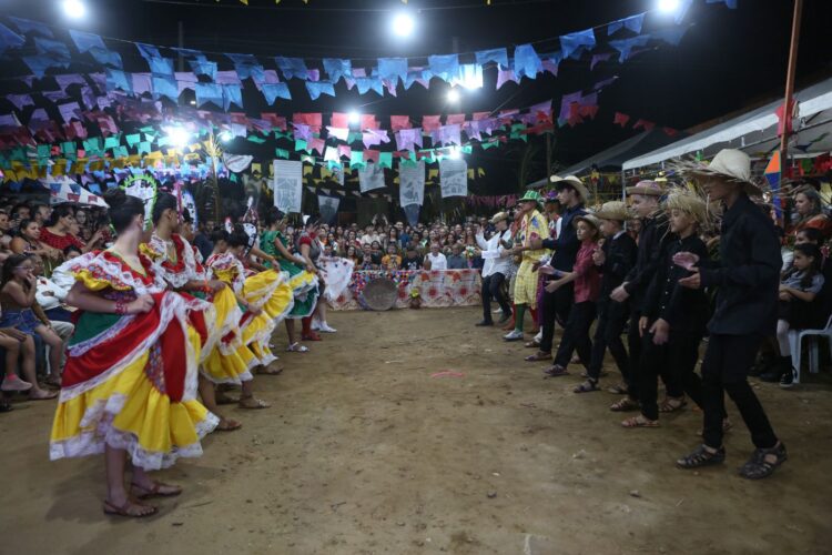 São Francisco recebeu o projeto Arraial do meu Bairro neste Domingo (09). Confira live e fotos.