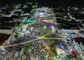 Itapetim celebra São Pedro com shows memoráveis e praça lotada
