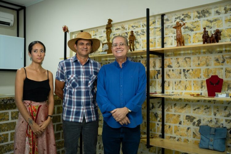 Feira de Artes movimentou a Casa da Cultura de Tuparetama com inauguração da loja de artesanato