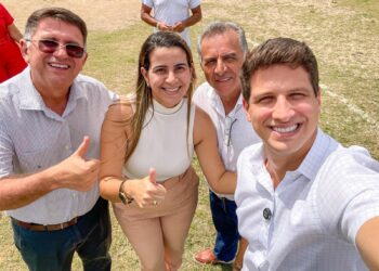 Aline Karina e Chico de Laura têm encontro com João Campos