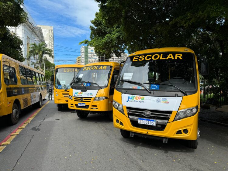 Marcelo Gouveia destaca parceria do Estado com Municípios na entrega de novos veículos Escolares