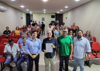 Prefeito Sávio Torres sanciona lei que estabelece o plano de cargos e carreiras para os servidores municipais