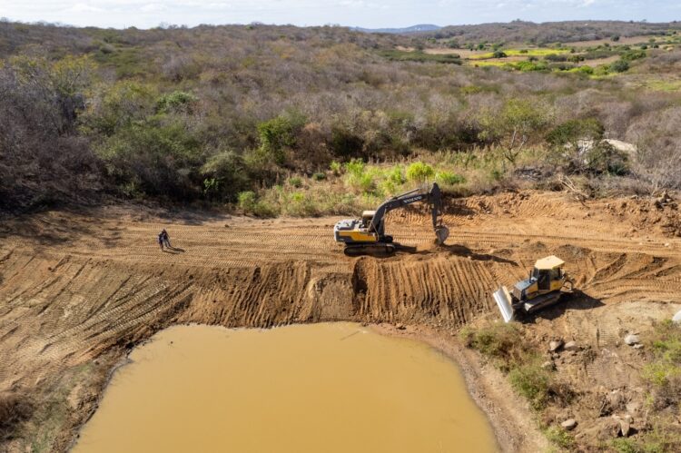 Adelmo anuncia construção de açude no Sítio Batinga
