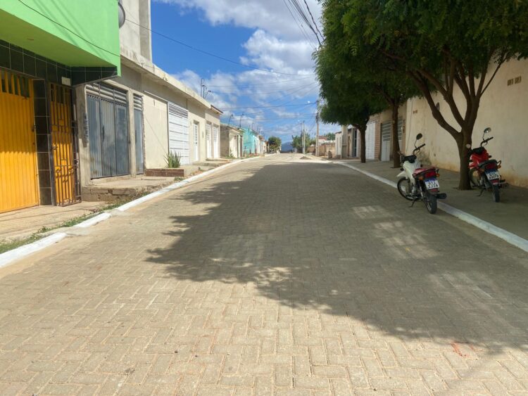 Afogados: Prefeitura inaugurou mais uma rua pavimentada. Dessa vez no bairro Padre Pedro Pereira