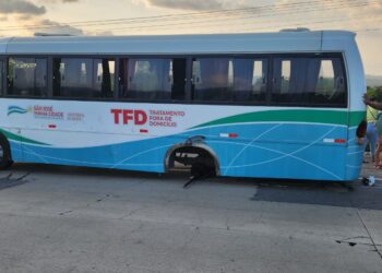 Ônibus do TFD de São José do Egito sofre incidente na BR-232