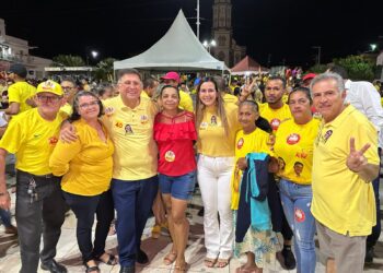 Grande adesivaço marca início da campanha de Aline e Chico em Itapetim