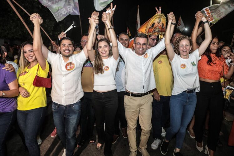 Sandrinho arrastou multidão em caminhada para inauguração de comitê em Afogados
