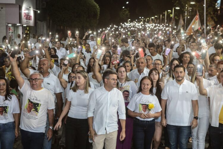 Emoção e multidão marcam caminhada de retomada da campanha de Sandrinho em Afogados da Ingazeira