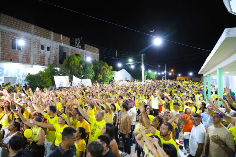 Diógenes Patriota reúne multidão em arrastão histórico pelas ruas de Tuparetama