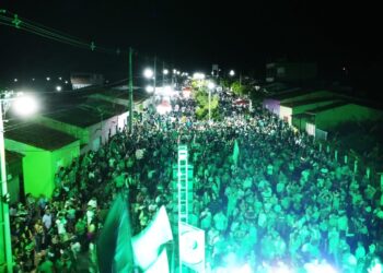 Prefeito Gilson Bento realiza grande comício em Lagoinha e atrai multidão