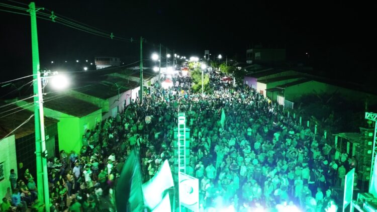 Prefeito Gilson Bento realiza grande comício em Lagoinha e atrai multidão