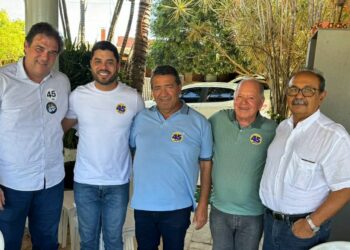 Dr. Pedro Alves, Marquinhos Melo, Zeinha Torres e Dessoles juntos em encontro de lideranças políticas