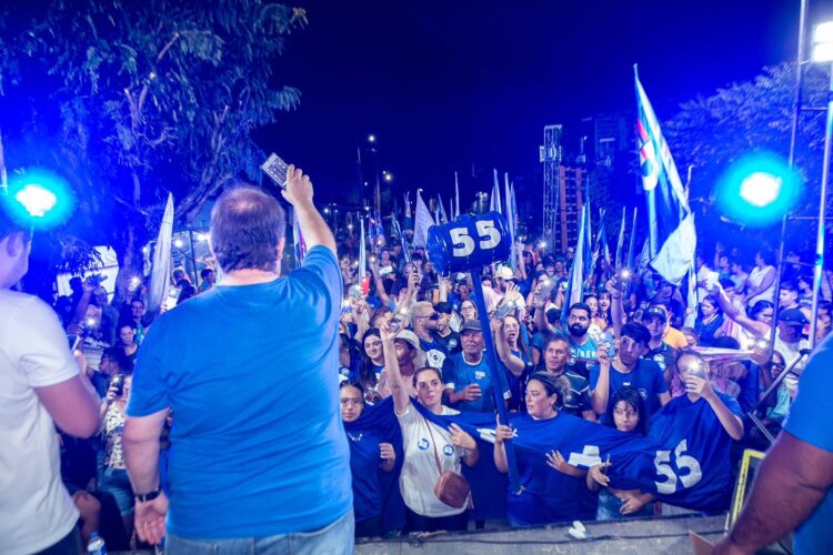 Danilo Simões e Edson Henrique realizam carreata e comício no bairro Sobreira