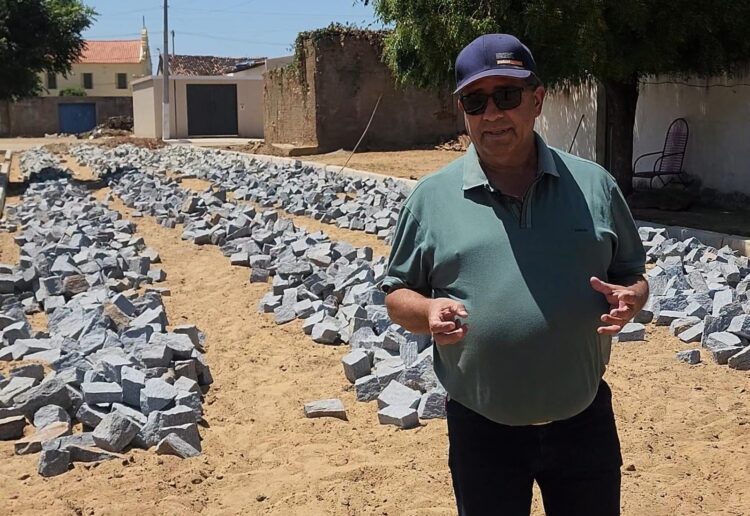 Prefeito Zeinha Torres visita obras em Jabitacá