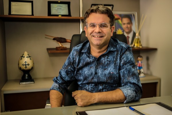 Professor estima vitória de Sandrinho acima de 12 mil votos