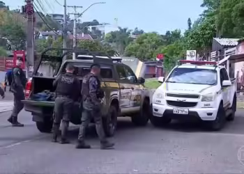 Homem mata a tiros pai, irmão e PM, deixa 9 feridos e é morto dentro de casa no RS, diz polícia