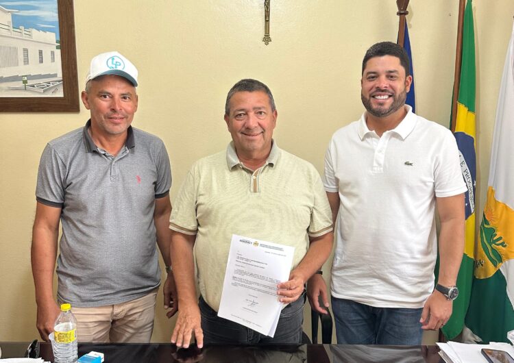 Prefeito Zeinha Torres assina ordem de serviço para pavimentação de duas ruas em Iguaracy