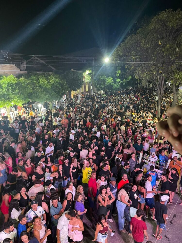 Festa da Vitória de Sandrinho e Daniel em Afogados arrasta multidão