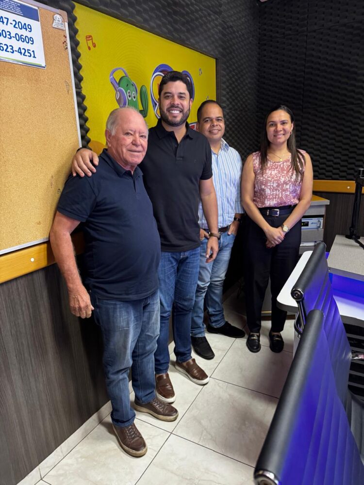Prefeito eleito de Iguaracy Dr. Pedro Alves, vice Marquinhos Melo e atual prefeito Zeinha Torres participam do Programa Cidade Alerta na Rádio Cidade FM em Tabira