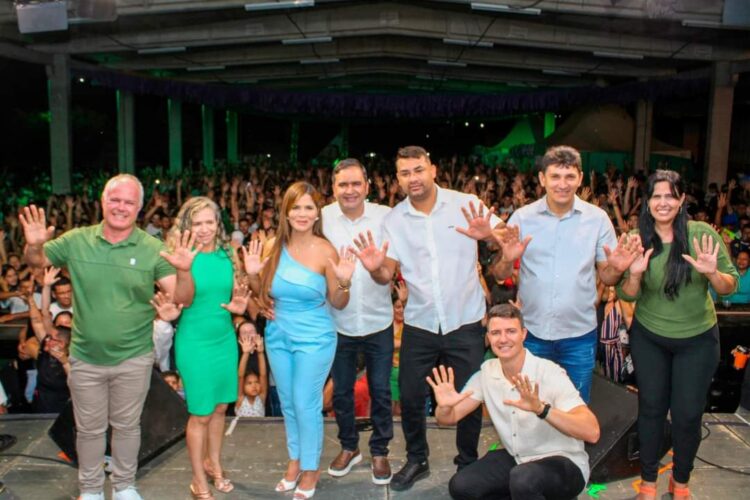 Festa da Vitória reúne multidão em Brejinho para celebrar a reeleição de Gilson Bento